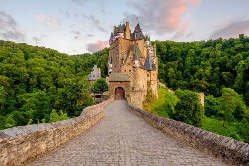 Burg Eltz Un Des Chateaux Les Plus Beaux De L Europe L Allemagne Image Stock Image Du Cote Palais Burg Eltz Un Des Chateaux Les Plus Beaux De L Europe L Allemagne Image Stock Image Du Cote Palais