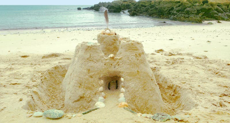 Ch?teau de sable sur la plage photographie stock Ch?teau de sable sur la plage photographie stock