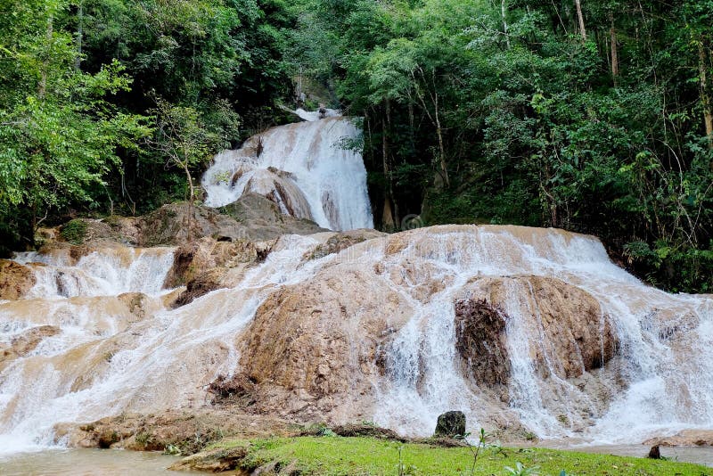 Cascada Chae Son En El Parque Nacional Chae Sorn Lampang Imagen De Archivo Imagen De Hermoso