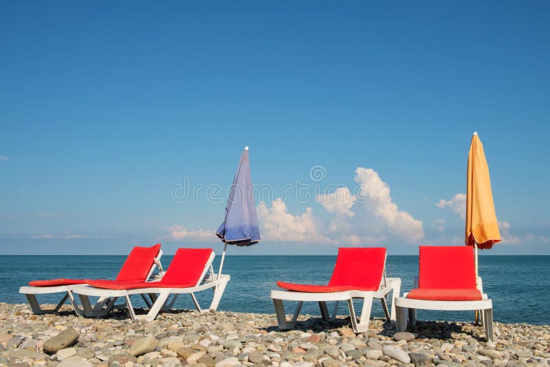 Chaisevardagsrum på stranden fotografering för bildbyråer Chaisevardagsrum på stranden fotografering för bildbyråer
