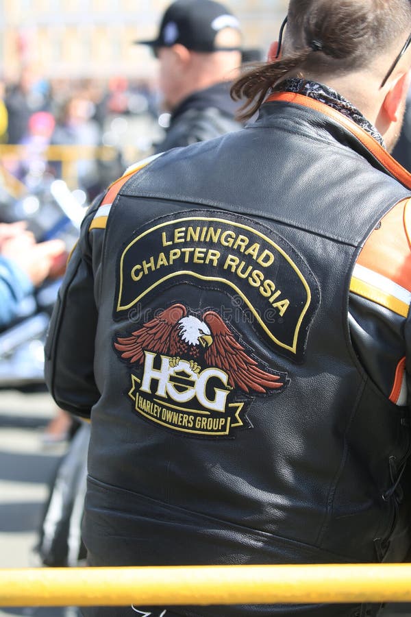 Chaleco De Cuero Para Motociclistas Con El Logo Del Harley Owners Group En El Hombre, De Primer Plano Imagen de archivo editorial - de noel: 171971244