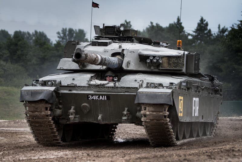 gele Meander Intakt Challenger 1 Tank editorial photography. Image of company - 95730187