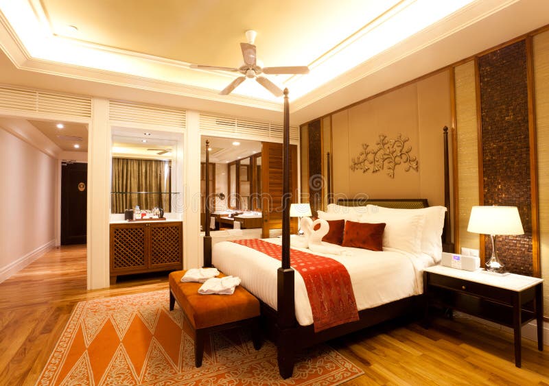 Chambre d'hôtel de luxe image stock. Image du bedroom - 50450831