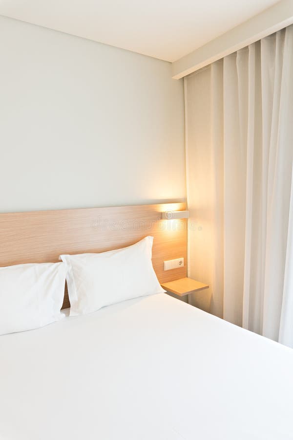 Chambre d'hôtel de Santo Domingo Style propre et minimalistic photo stock Chambre d'hôtel de Santo Domingo Style propre et minimalistic photo stock