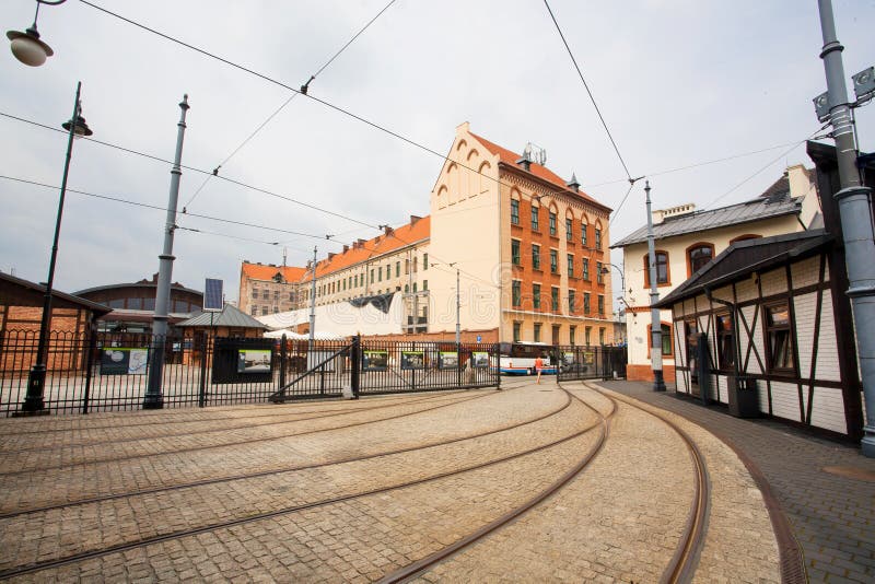 Chambres et voies de tram dans la vieille rue photo stock Chambres et voies de tram dans la vieille rue photo stock