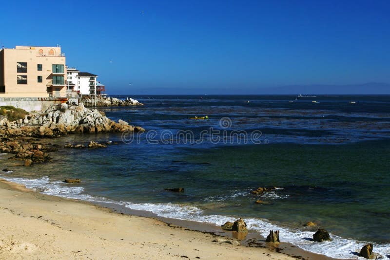 Chambres à la côte dans Monterey, Etats-Unis images stock Chambres à la côte dans Monterey, Etats-Unis images stock