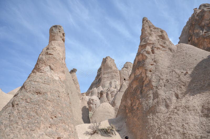 Chaminés feericamente de Cappadocia, Nevsehir em Turquia fotos de stock Chaminés feericamente de Cappadocia, Nevsehir em Turquia fotos de stock