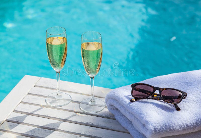 Champagne allo stagno immagini stock libere da diritti Champagne allo stagno immagini stock libere da diritti