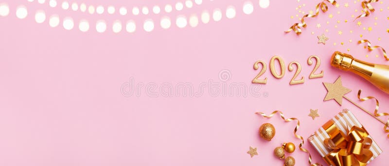 Chào đón năm mới 2022: Một ngày đặc biệt chỉ diễn ra một lần trong năm, một năm mới đang đến. Hình ảnh thay đổi lịch được phô diễn đầy trang trọng với các sự kiện đặc biệt như đốt pháo hoa, hoa đào tràn đầy sắc xuân, không khí trong lành tràn ngập… sẽ khiến bạn thêm hứng khởi và háo hức đón mừng một năm mới đầy triển vọng.