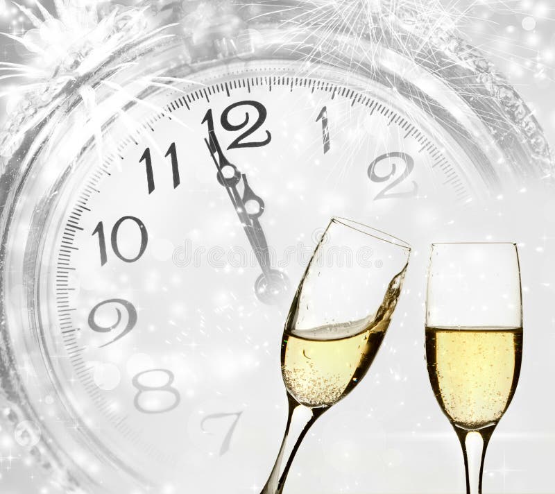 CHAMPAGNE ενάντια στα φω'τα διακοπών και ρολόι κοντά στα μεσάνυχτα στοκ φωτογραφίες CHAMPAGNE ενάντια στα φω'τα διακοπών και ρολόι κοντά στα μεσάνυχτα στοκ φωτογραφίες