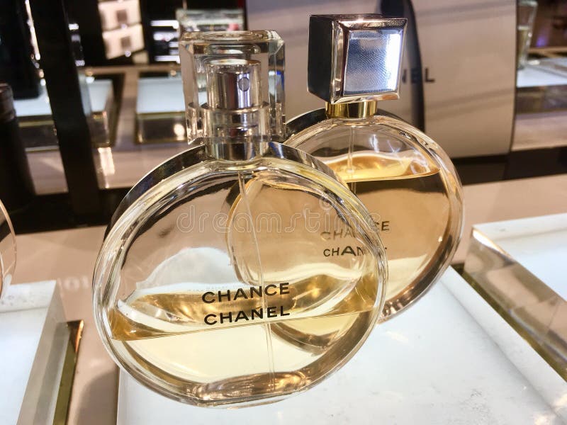 Chanel Chance Perfume Bottles Editorial Image - Image of lavender, garden:  128321625