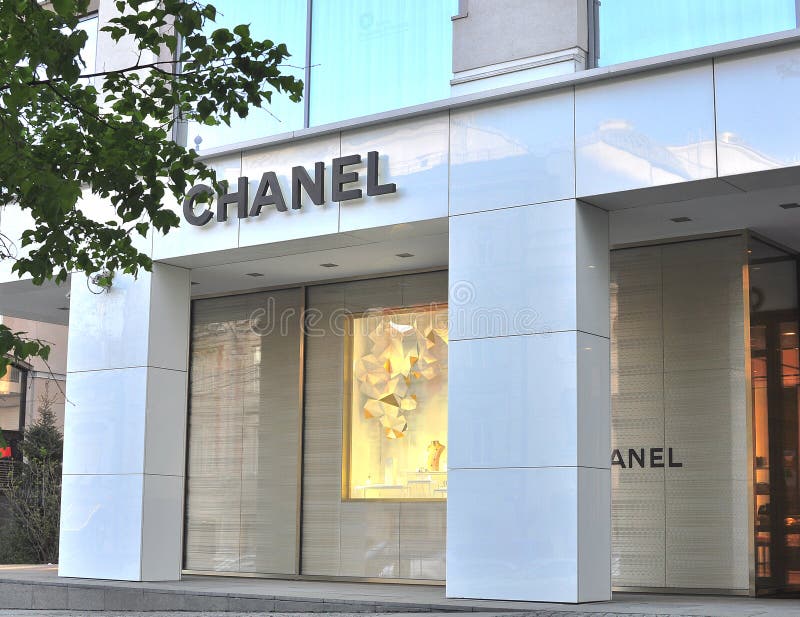 Chanel Flagship Store on the Famous Rodeo Drive, Beverly Hills, California,  US Editorial Stock Image - Image of brand, industry: 195825964