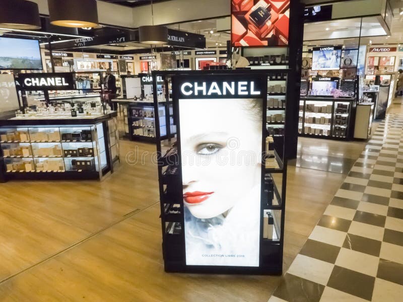 Chanel No 5 French Perfume Parfum Bottle Box Isolated Dark Background ...