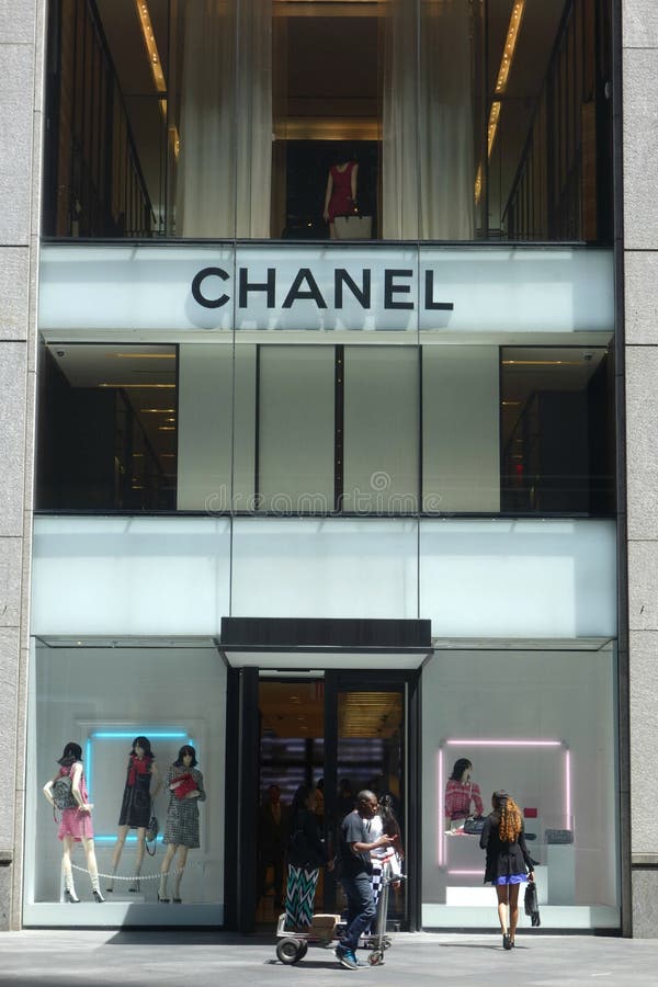 Florence, Italy - 04 November, 2017: Chanel store, external facade of the  store entrance. Chanel perfumes are famous all over the world and are  consid Stock Photo - Alamy