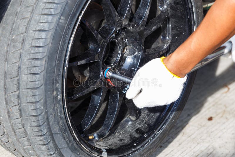 651 Racing Car Wheel Change Stock Photos Free & RoyaltyFree Stock