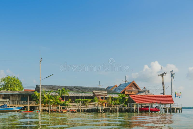 CHANTHABURI, TAJLANDIA: KWIECIE? 16, 2019 sceneria wioska rybacka ziemi wioska na Kwietniu 16,2019 przy uderzeniem Chan, Khlung, obrazy stock CHANTHABURI, TAJLANDIA: KWIECIE? 16, 2019 sceneria wioska rybacka ziemi wioska na Kwietniu 16,2019 przy uderzeniem Chan, Khlung, obrazy stock