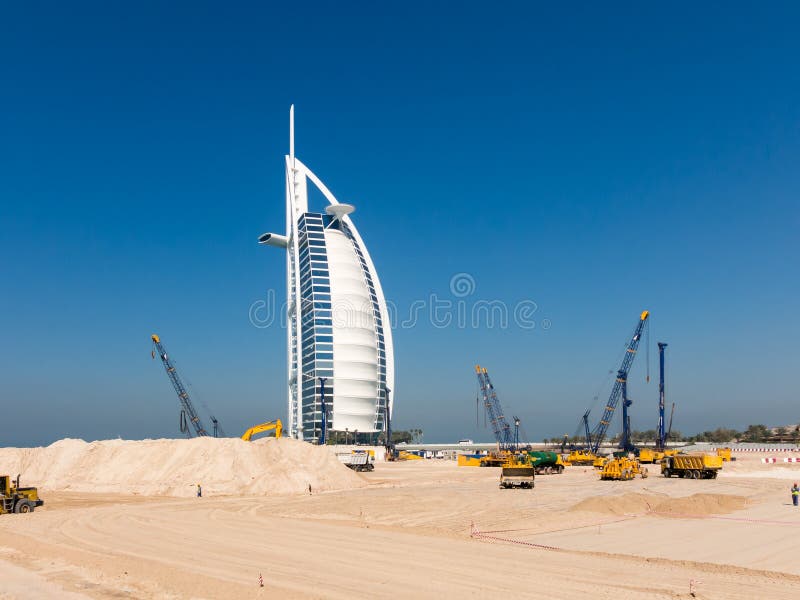 Chantier de construction, plage de Jumeirah à Dubaï images stock Chantier de construction, plage de Jumeirah à Dubaï images stock