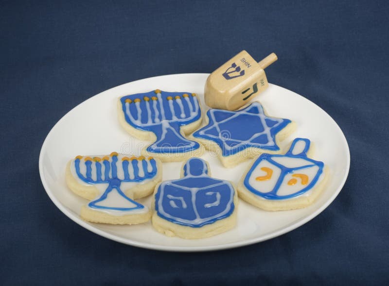 Chanukkah Cookes och en Dreidel arkivfoto Chanukkah Cookes och en Dreidel arkivfoto