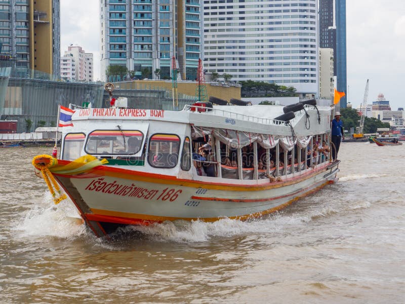 Chao Phraya Express Boat es un servicio del transporte en Tailandia que actúa en Chao Phraya River imagen de archivo Chao Phraya Express Boat es un servicio del transporte en Tailandia que actúa en Chao Phraya River imagen de archivo