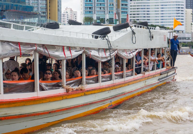 Chao Phraya Express Boat es un servicio del transporte en Tailandia que actúa en Chao Phraya River fotografía de archivo Chao Phraya Express Boat es un servicio del transporte en Tailandia que actúa en Chao Phraya River fotografía de archivo