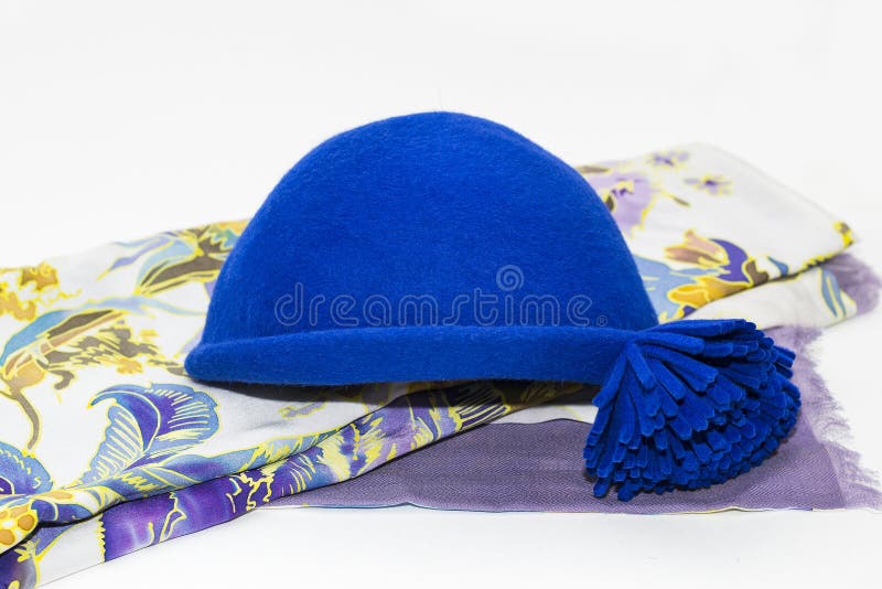 Chapeau de feutre bleu et écharpe de laine images libres de droits Chapeau de feutre bleu et écharpe de laine images libres de droits