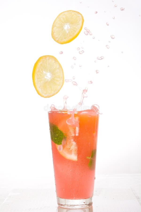 Chapoteo del mojito de la sandía fotos de archivo libres de regalías Chapoteo del mojito de la sandía fotos de archivo libres de regalías