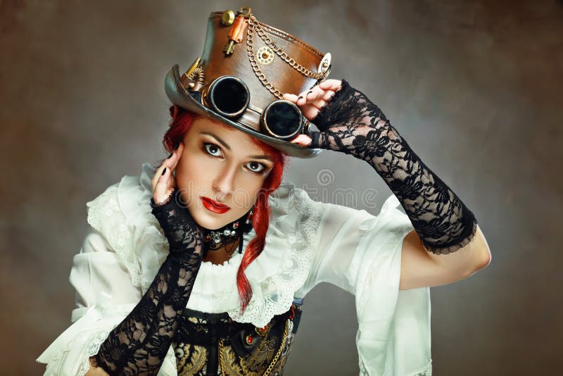 Chapéu vestindo do steampunk da menina fotografia de stock royalty free Chapéu vestindo do steampunk da menina fotografia de stock royalty free