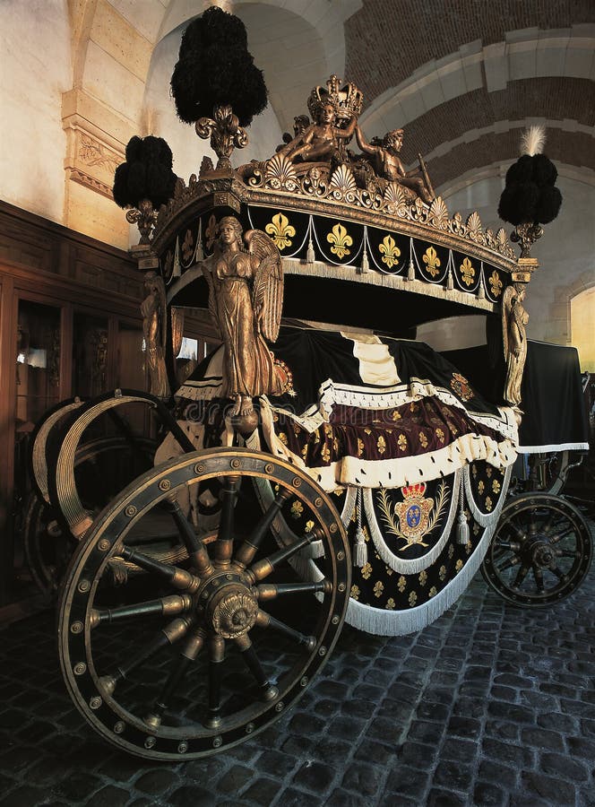 Chariot d'enterrement de Louis XV au palais de Versailles photos libres de droits Chariot d'enterrement de Louis XV au palais de Versailles photos libres de droits