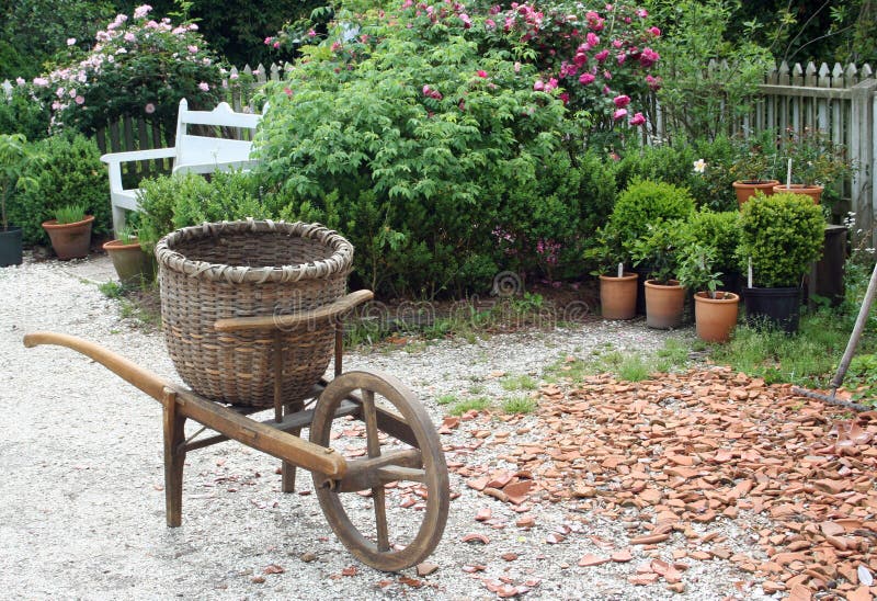 Chariot de jardin antique à Williamsburg colonial la Virginie photos stock Chariot de jardin antique à Williamsburg colonial la Virginie photos stock
