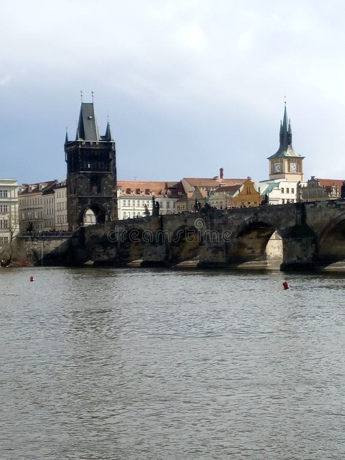 Charles Bridge in Praag royalty-vrije stock afbeeldingen Charles Bridge in Praag royalty-vrije stock afbeeldingen