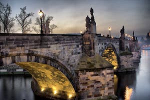 Charles Br cke Und Vltava Fluss In Prag Stockbild Bild Von 