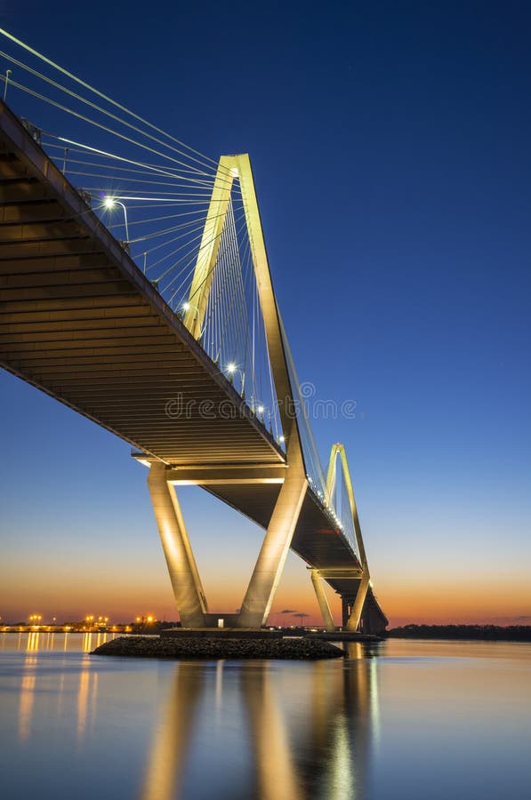 Charleston SC Arthur Ravenel Jr Visutý Most cez Južná Karolína Cooper Rieky západe Slnka na jar večer.