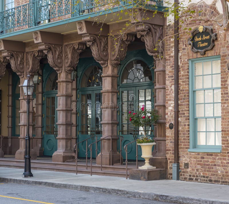 CHARLESTON, South Carolina am 23. März 2018: Dock-Straßen-Theater, Charleston, South Carolina lizenzfreie stockfotografie CHARLESTON, South Carolina am 23. März 2018: Dock-Straßen-Theater, Charleston, South Carolina lizenzfreie stockfotografie