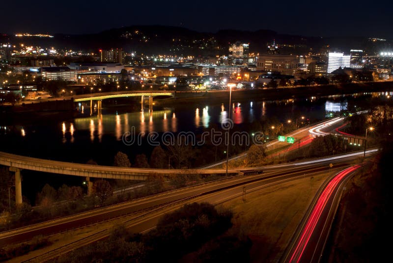 Charleston - West Virginia (natten) royaltyfri fotografi Charleston - West Virginia (natten) royaltyfri fotografi