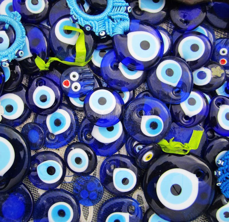 Charmes d'oeil mauvais dans le bazar turc photographie stock Charmes d'oeil mauvais dans le bazar turc photographie stock