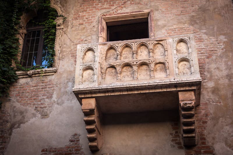 Charmeur en balkon Juliet in Verona, Italië