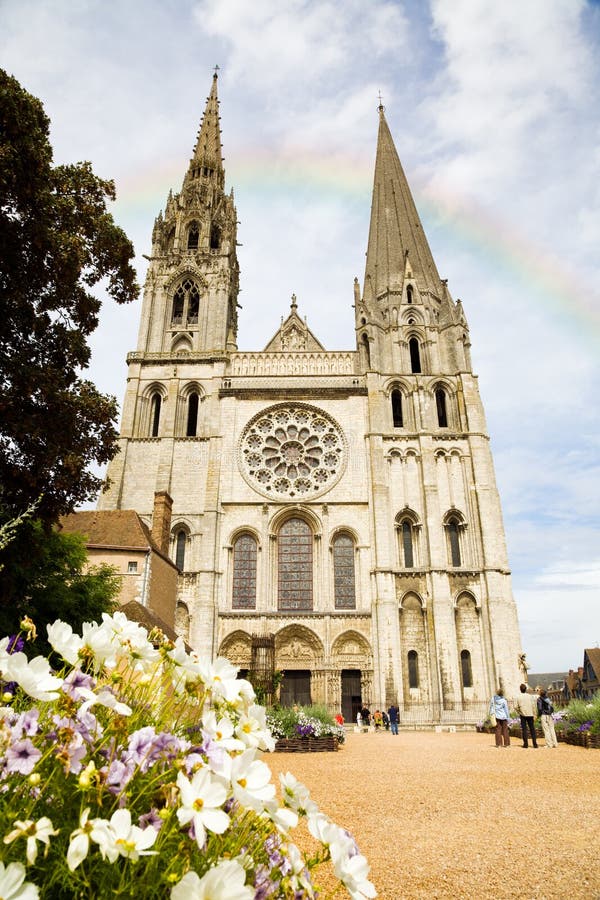 Download Chartres katedralna fasada zdjęcie stock. Obraz złożonej z pobrudzony - 13331068