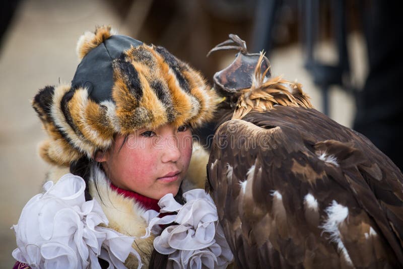 Chasseur d'aigle de jeune dame image libre de droits Chasseur d'aigle de jeune dame image libre de droits