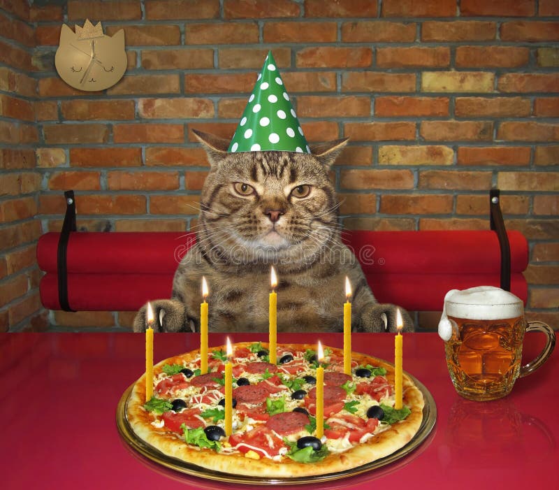 Pizza D Anniversaire Avec Des Bougies Image Stock Image Du Carte Inscription Pizza D Anniversaire Avec Des Bougies Image Stock Image Du Carte Inscription