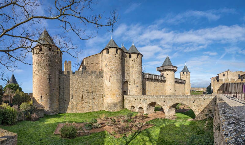 Chateau Comtal - för århundradebergstopp för th 12 slott i Carcassonne arkivfoto Chateau Comtal - för århundradebergstopp för th 12 slott i Carcassonne arkivfoto