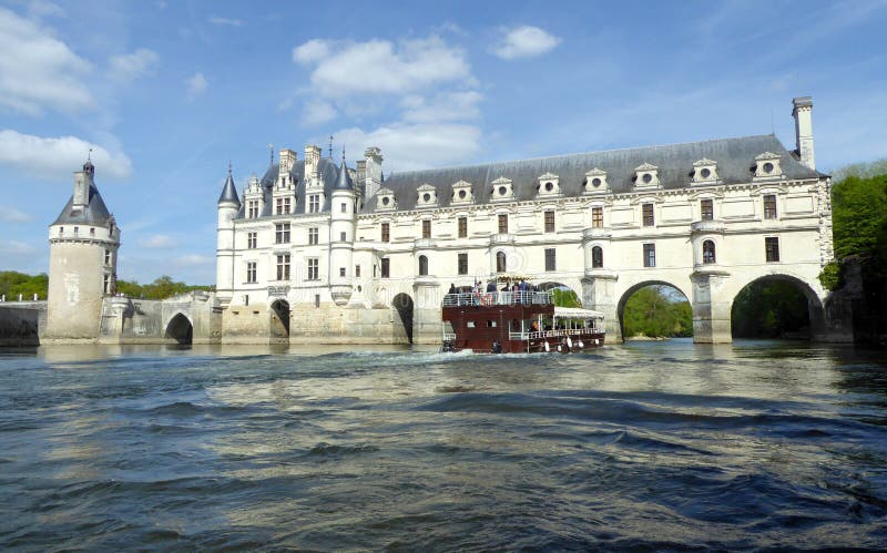 Chateau de Chenonceau på den Cher floden - Frankrike, Loiret Valley royaltyfri fotografi Chateau de Chenonceau på den Cher floden - Frankrike, Loiret Valley royaltyfri fotografi