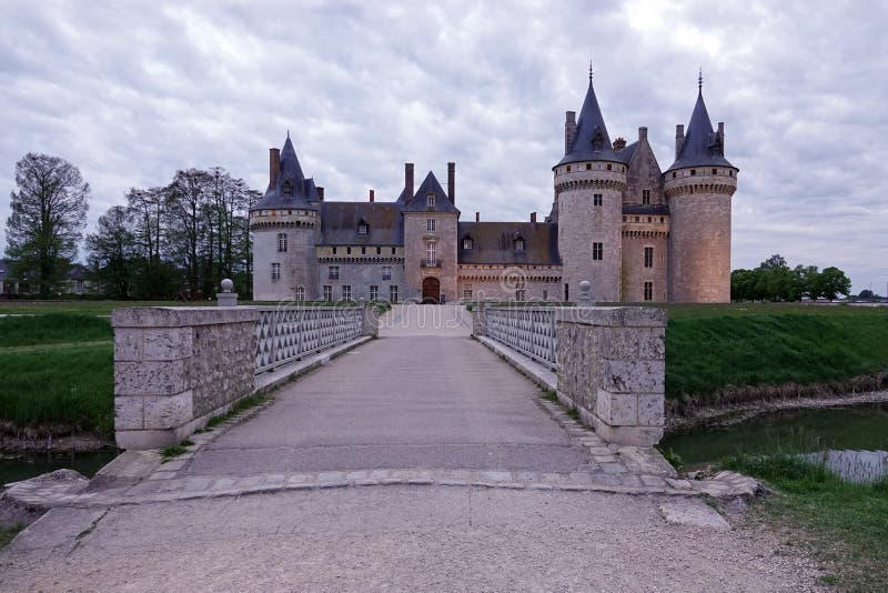 Chateau De Sully En El Río Loira En Francia Foto de archivo - Imagen de fosa, chateaux: 151509254