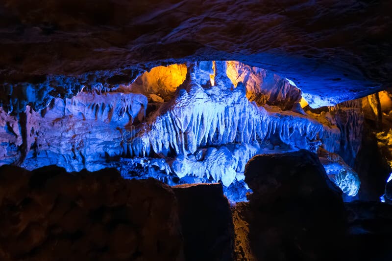 Chattanooga, TN/USA - circa im Juli 2015: Höhlen Sie das Führen zu Ruby Falls im Ausblick-Berg, nahe Chattanooga, Tennessee aus stockfotos Chattanooga, TN/USA - circa im Juli 2015: Höhlen Sie das Führen zu Ruby Falls im Ausblick-Berg, nahe Chattanooga, Tennessee aus stockfotos