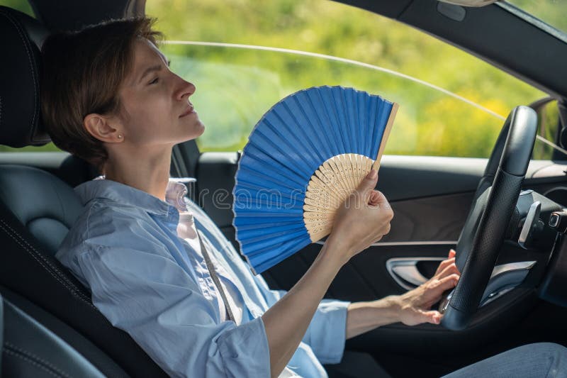 Chauffée Femme D'âge Moyen Chauffée Conducteur Avec Ventilateur à