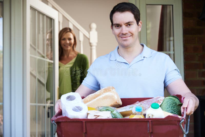 ChaufförDelivering Online Grocery beställning arkivfoton ChaufförDelivering Online Grocery beställning arkivfoton