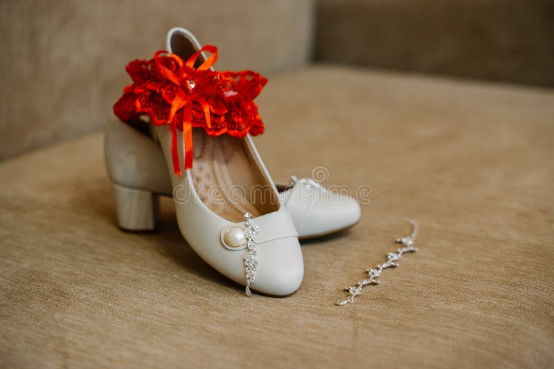 mariée chaussures rouges