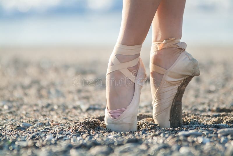 Chaussures de Pointe sur la plage image stock Chaussures de Pointe sur la plage image stock