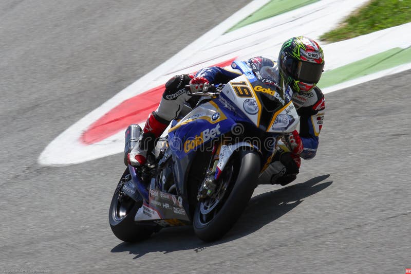Chaz Davies #19 на BMW S1000 RR с Superbike WSBK команды BMW Motorrad GoldBet SBK стоковое фото rf Chaz Davies #19 на BMW S1000 RR с Superbike WSBK команды BMW Motorrad GoldBet SBK стоковое фото rf