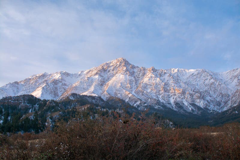 Chaîne de montagne photographie stock Chaîne de montagne photographie stock
