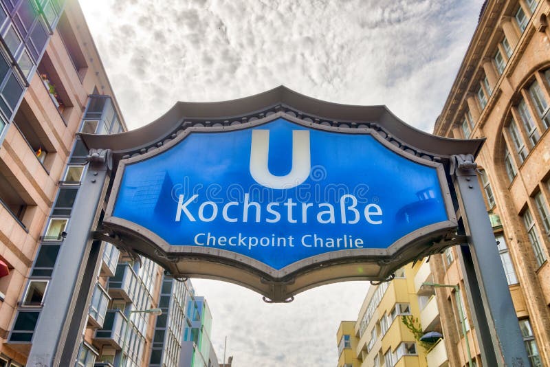Checkpoint Charlie, Kochstrasse - Berlino, Germania immagini stock libere da diritti Checkpoint Charlie, Kochstrasse - Berlino, Germania immagini stock libere da diritti
